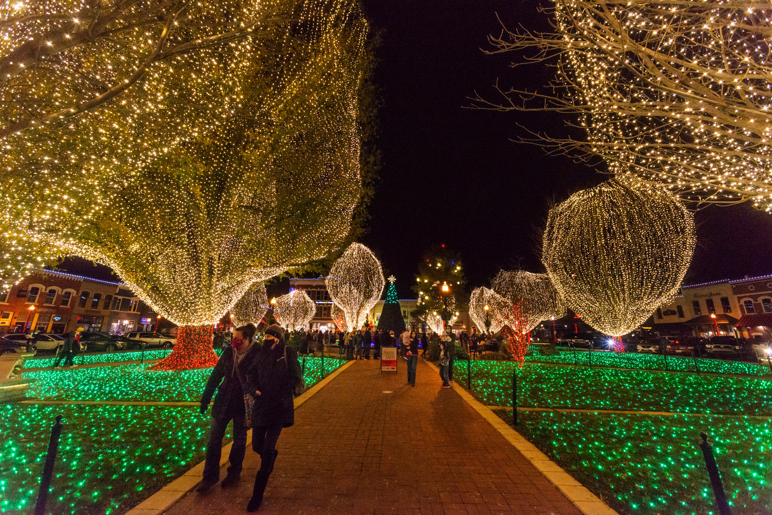 Arkansas Trail of Holiday Lights on through end of year
