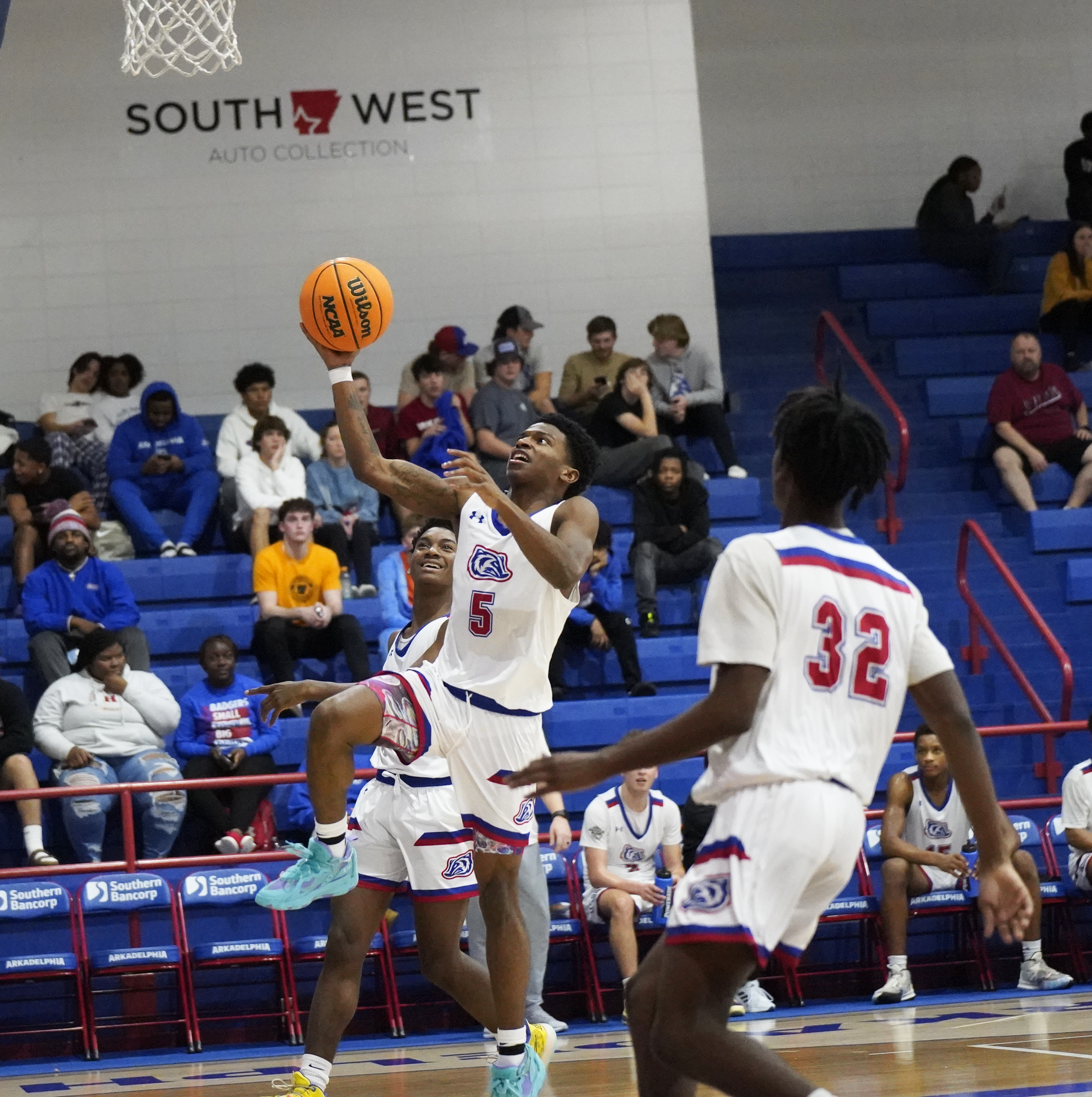 Gray has career shooting night, Badgers trounce De Queen