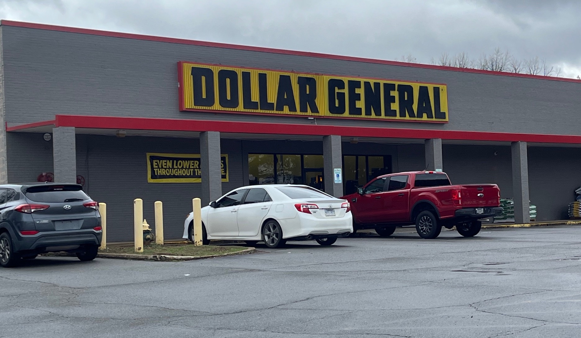 Arkadelphia police seek help identifying suspect in Dollar General