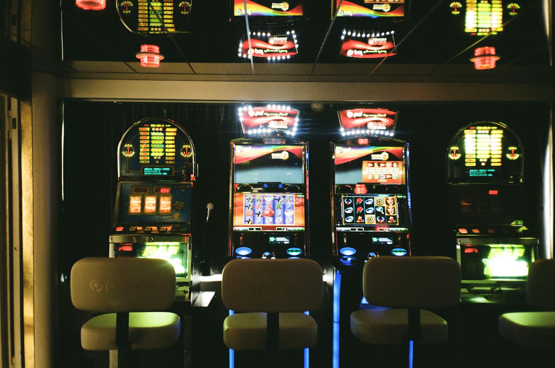 Gambling sting nets 5 arrests in Warren