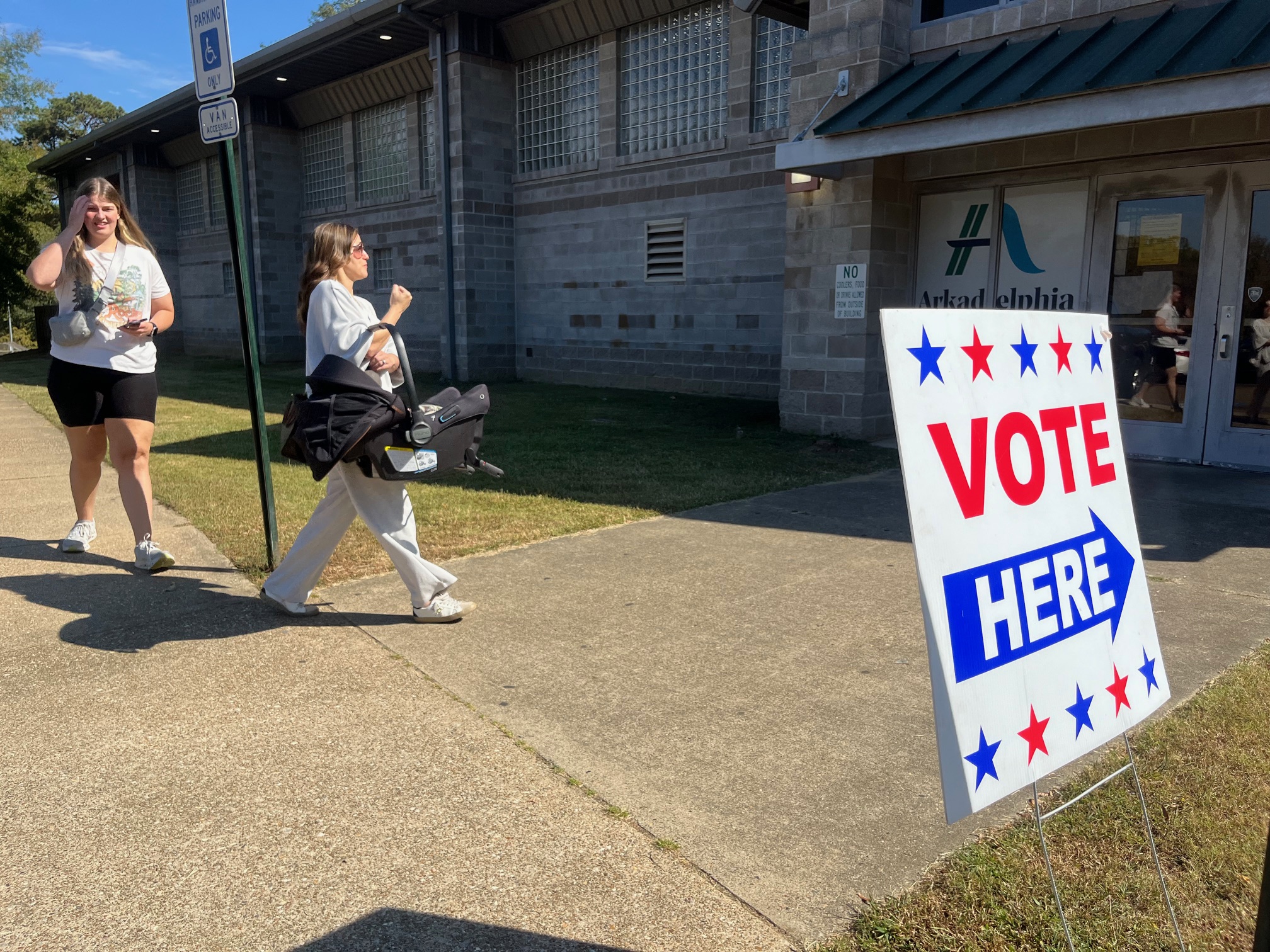 16% of Clark County voters hit the polls in first days of early voting