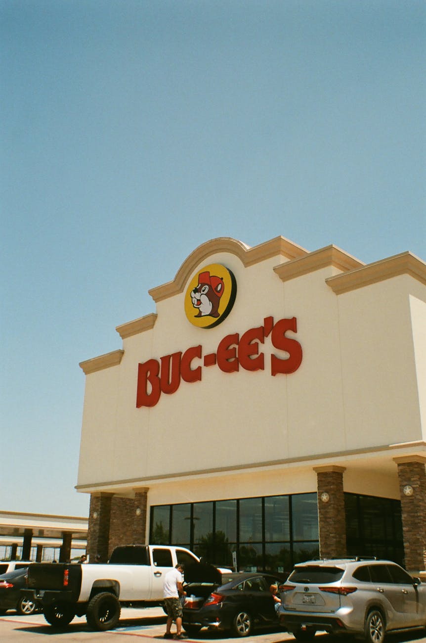 facade of buc ees